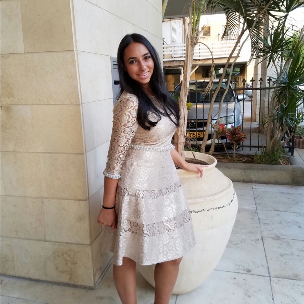 Kay Unger gold dress